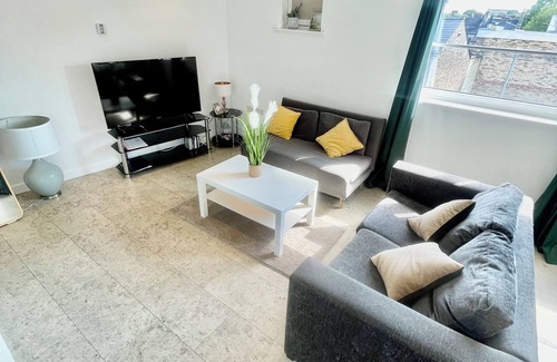 Cambridge Apartment | Lovely Spacious Studio in Central Cambridge