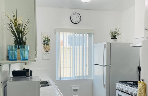 Gardena Apartment | Lovely studio in the heart of gardena..