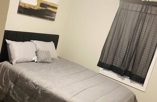 Milwood Condo | Lovely Two Bdrm Unit W/Fireplace Near Domain/Q2