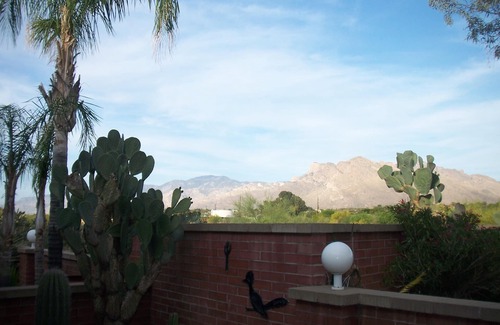 Casas Adobes House | Lovely Two Bedroom Getaway Located On Omni National Golf Course