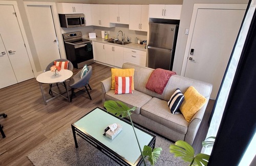 Langford House | Lovely Two Bedroom Space - Sleeps 8.nComplimentary Treats!