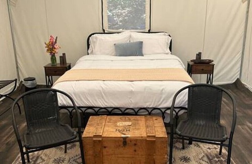 Waynesville RV Rental | Lover’s Lookout is a treetop retreat /perfect for a romantic escape.