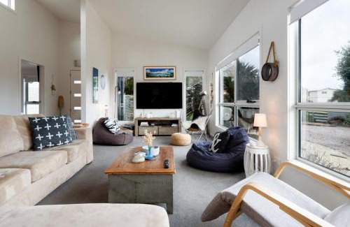 Low Head House | Low Head Coastal Haven: Your Seaside Escape