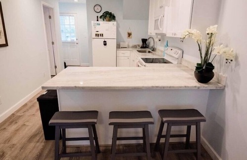 Truman Annex House | Low Key Vibe, Low Oct Rates! 2 bikes, 2 blocks from Duval,Pool, Oceann