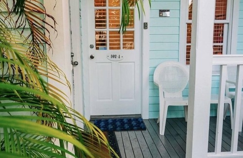 Truman Annex House | Low Key Vibe, Low Oct Rates! 2 bikes, 2 blocks from Duval,Pool, Oceann