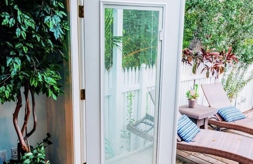 Truman Annex House | Low Key Vibe, Low Oct Rates! 2 bikes, 2 blocks from Duval,Pool, Oceann