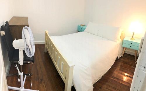 Granville Bed & Breakfast | Low price clean linen and free stuff No 2 plenty of on street parking G1