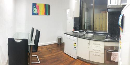 Granville Bed & Breakfast | Low price clean linen and free stuff No 2 plenty of on street parking G1