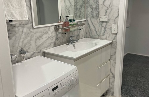 Granville House | Low price clean linen free stuff G2 sleep 15 persons