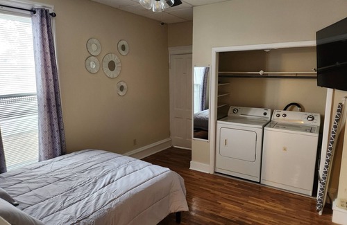 Brookfield Apartment | Lower 2 Bedroom Parkview