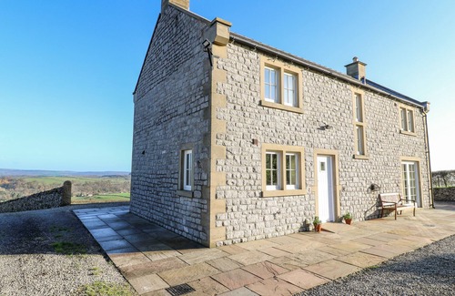 Ashford-in-the-Water Cottage | LOWER COWDEN FARM, pet friendly, with a garden in Bakewell