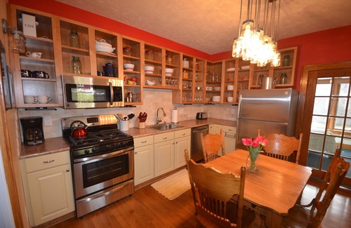 Suttons Bay House | Lower-level home in Suttons Bay. A/C. Walk to water, shops & restaurants.