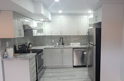 Lakeport House | Lower level near Niagara Falls