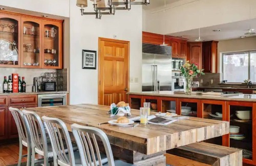 Incline Village House | Lrg spacious home, Kid & Pet friendly, New Hot Tub, Big Yard, 5min walk to LAKE!