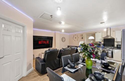 Luton Apartment | Lt Properties Unique Bungalow style Spacious one bedroom Apartment in Luton Town centre super size round bed Netflix