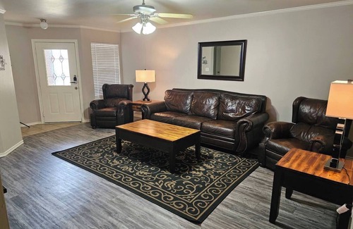 North by Northwest Apartment | Lubbock's Home Away From Home 3BR/3BA/2car
