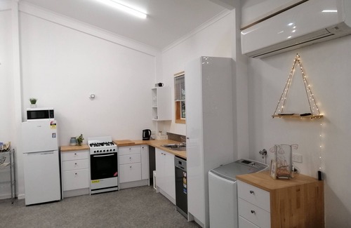 Montville House | Lucas Parklands - The Cube, peaceful getaway with direct access to 'Great Walk'