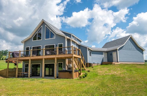 Waterfront Greens House | Lucky Bear Lakeside: Lake Front Home w/ Hot Tub & Community Amenities
