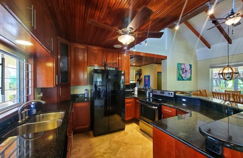 Placencia Villa | Lucky Duck Villa - Huge Beachfront, Pool and Pier