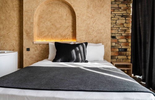 Eski Lara Hotel | Lucky Monkey Midi Hotel