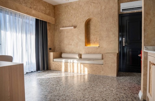 Eski Lara Hotel | Lucky Monkey Midi Hotel