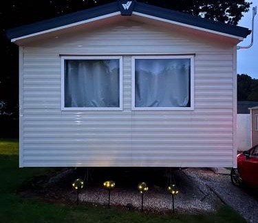 Newquay House | Lucky Shamrock Caravan - Modern Newquay Hideaway near Beautiful Crantock Beach