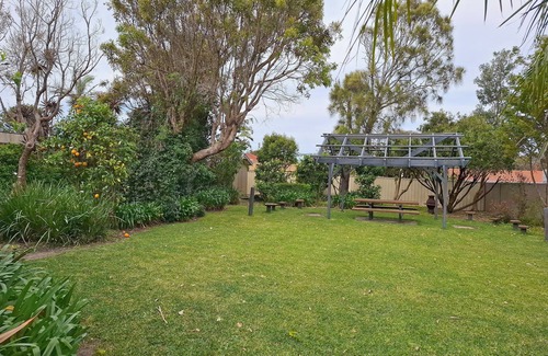 Culburra Beach House | Lucy's Escape - Amazing garden oasis, fully secure for dogs