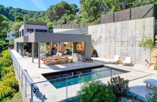 Begur Villa | Lujo contemporaneo con vista al mar cerca Sa Riera