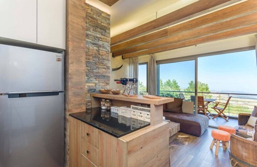 Kfardebian Villa | Lumber`s 3-Bedroom House with Garden in Bakish