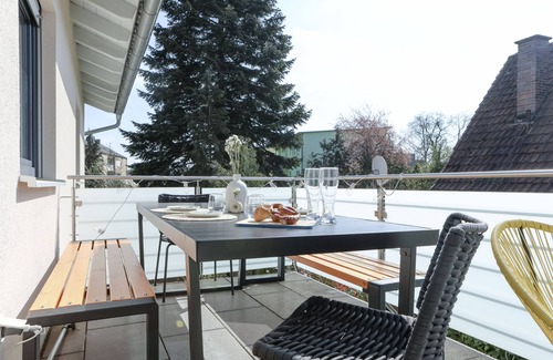 Richard-Strauss-Straße Apartment | Lumen Homes - Design-apt. Nahe Audi und Altstadt, 3 Zimmer, Netflix