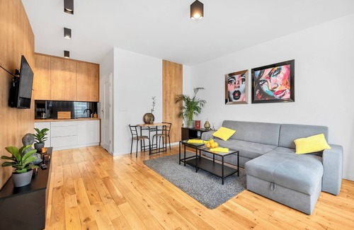 Mirow Apartment | Lumina stylish apart with balcony