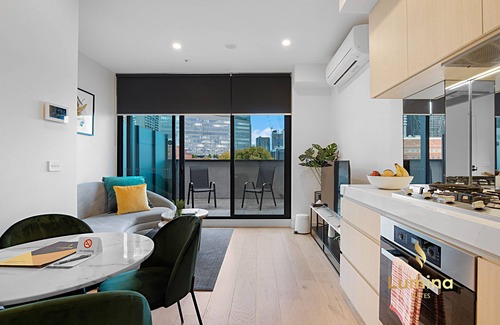 Melbourne Central Business District Apartment | Lumina Suites