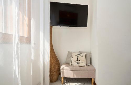 Dergano Apartment | -LUMINOSA 5 STARS WITH BALCONY- Wifi Netflix 15 minutes from Duomo