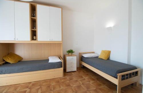 San Bartolomeo al Mare Apartment | Luminoso appartamento con ampia terrazza