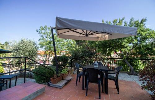 San Bartolomeo al Mare Apartment | Luminoso appartamento con ampia terrazza