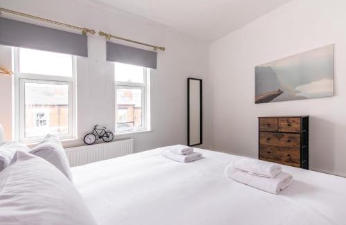 Walsall Apartment | Lumley House - Delightful 2BR Terraced House near Birmingham