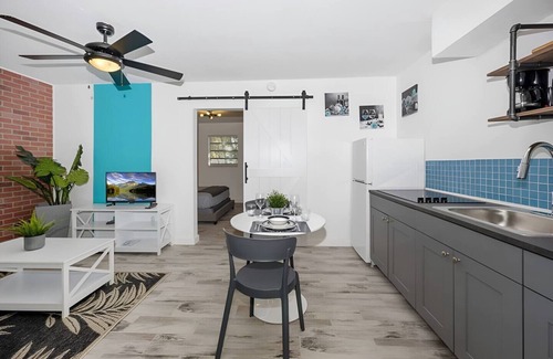 South Lake House | Luna Beach House, a charming retreat just steps from the beach. Perfect for a relaxing getaway