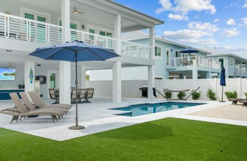 Marathon House | Luna Light ~ Waterfront ~ Pool ~ Dock ~ Views