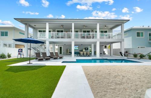 Marathon House | Luna Light ~ Waterfront ~ Pool ~ Dock ~ Views