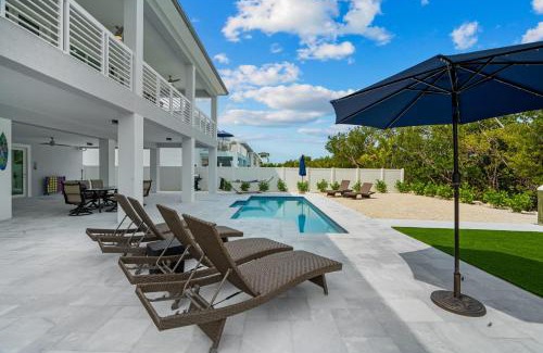 Marathon House | Luna Light ~ Waterfront ~ Pool ~ Dock ~ Views