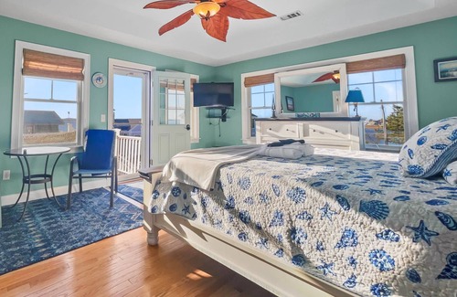 Newburyport House | Luney Dunes Penthouse: 1 Dog ok, Ocean View, Deck, Spa Bath, Jetted Tub, Walk to Neighborhood Beach