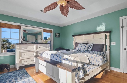 Newburyport House | Luney Dunes Penthouse: 1 Dog ok, Ocean View, Deck, Spa Bath, Jetted Tub, Walk to Neighborhood Beach