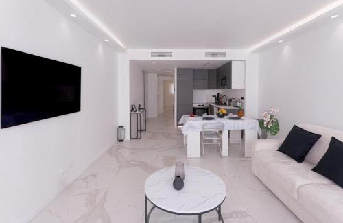 Cannes City Centre Apartment | Lunique Maubourg - Next Hôtel Martinez - terrasse