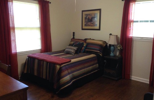 Scottsboro House | LUNKER BUNKER*Scottsboro/Lake Guntersville-near Goosepond;sleeps12; Boat parking