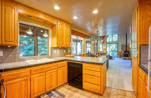 Glencoe Cabin | LUPINE LODGE - WALK TO LAKEMONT PINES LAKE W/FREE ACCESS, SLEEPS 10 W/REC ROOM