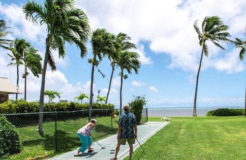 Ualapue Condo | Lush and Beautiful Condo on East Side w/Shared Pool/Free WiFi/Lanai/Water Views