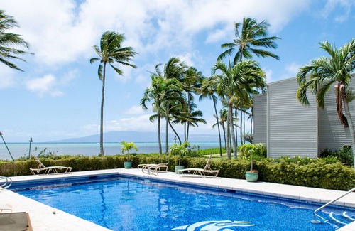 Ualapue Condo | Lush and Beautiful Condo on East Side w/Shared Pool/Free WiFi/Lanai/Water Views