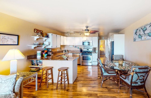 Ualapue Condo | Lush and Beautiful Condo on East Side w/Shared Pool/Free WiFi/Lanai/Water Views