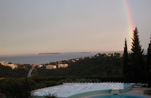 Mandelieu-La-Napoule Villa | Lush designed villa with sea views
