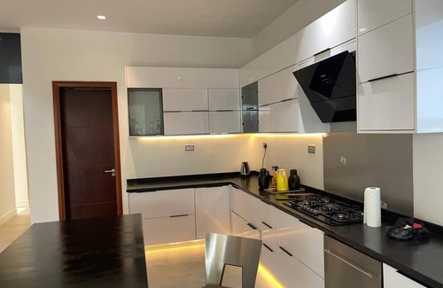 Ikoyi Apartment | Lush Penthouse w/ private rooftop Pool
